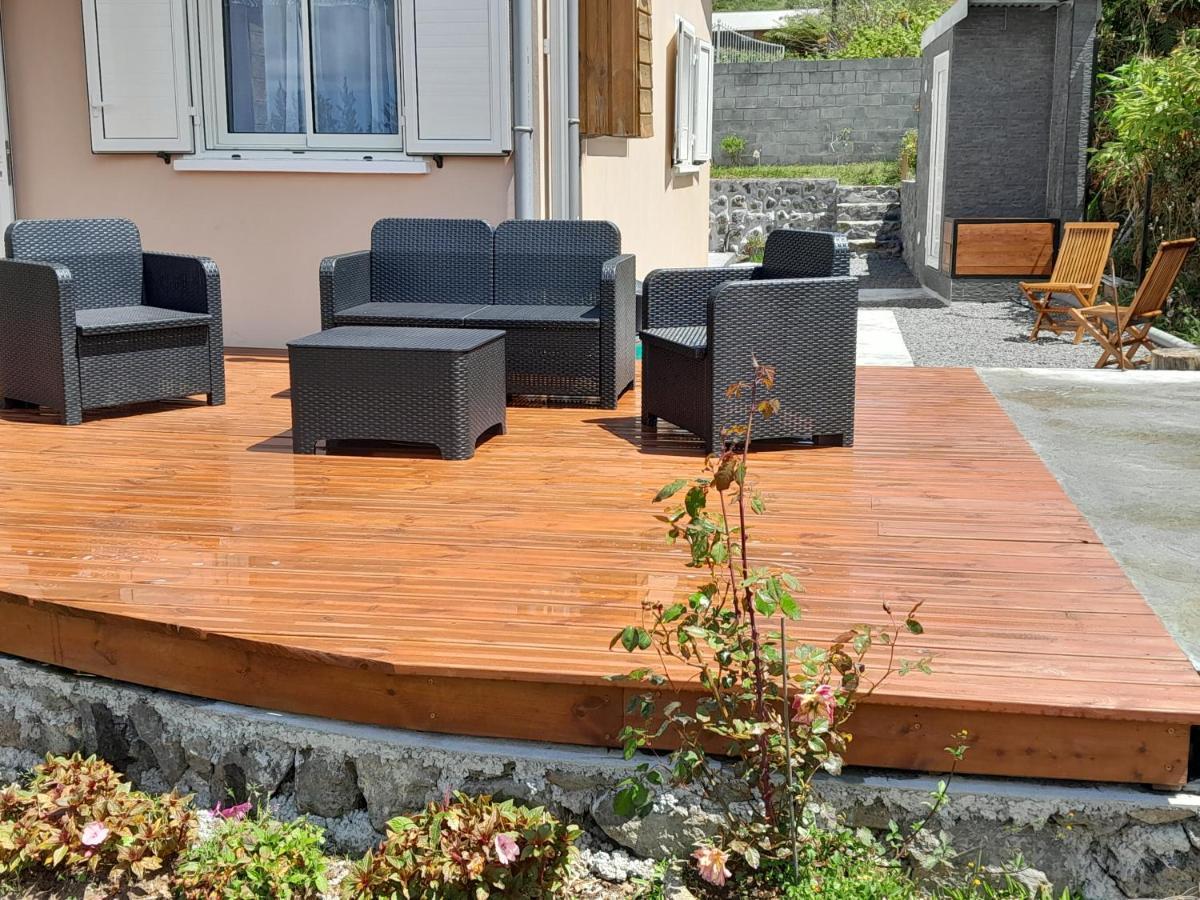 La Kaz Zambaville Avec Jacuzzi Privatif La Plaine des Palmistes Luaran gambar