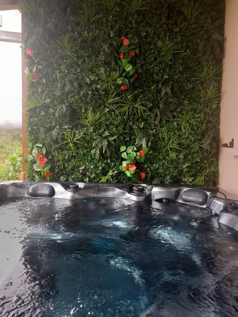 La Kaz Zambaville Avec Jacuzzi Privatif La Plaine des Palmistes Luaran gambar